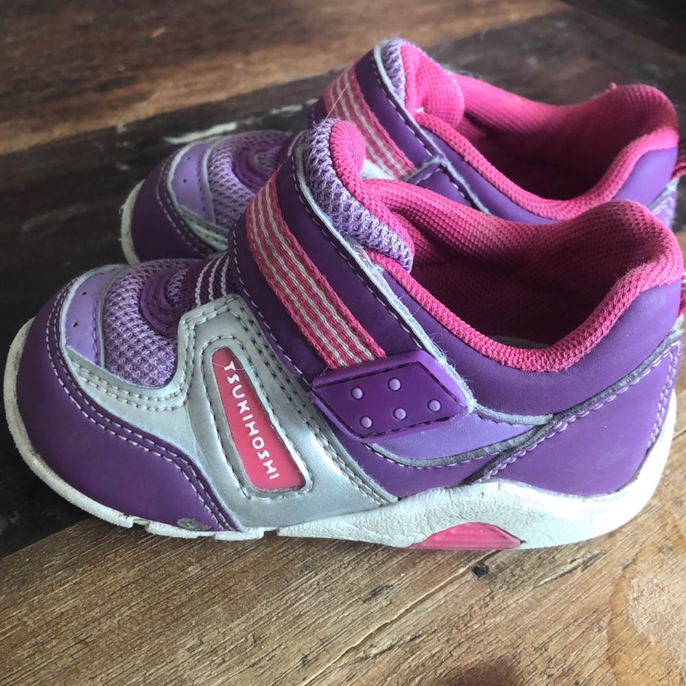 VGUC Tsukihoshi sneakers